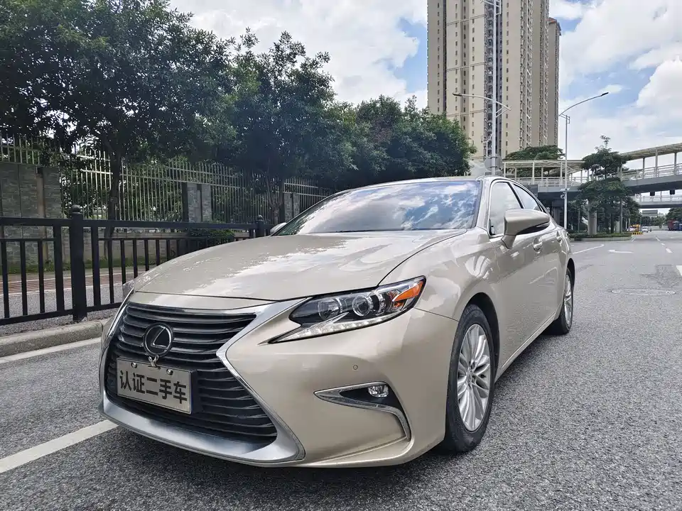 Lexus ES