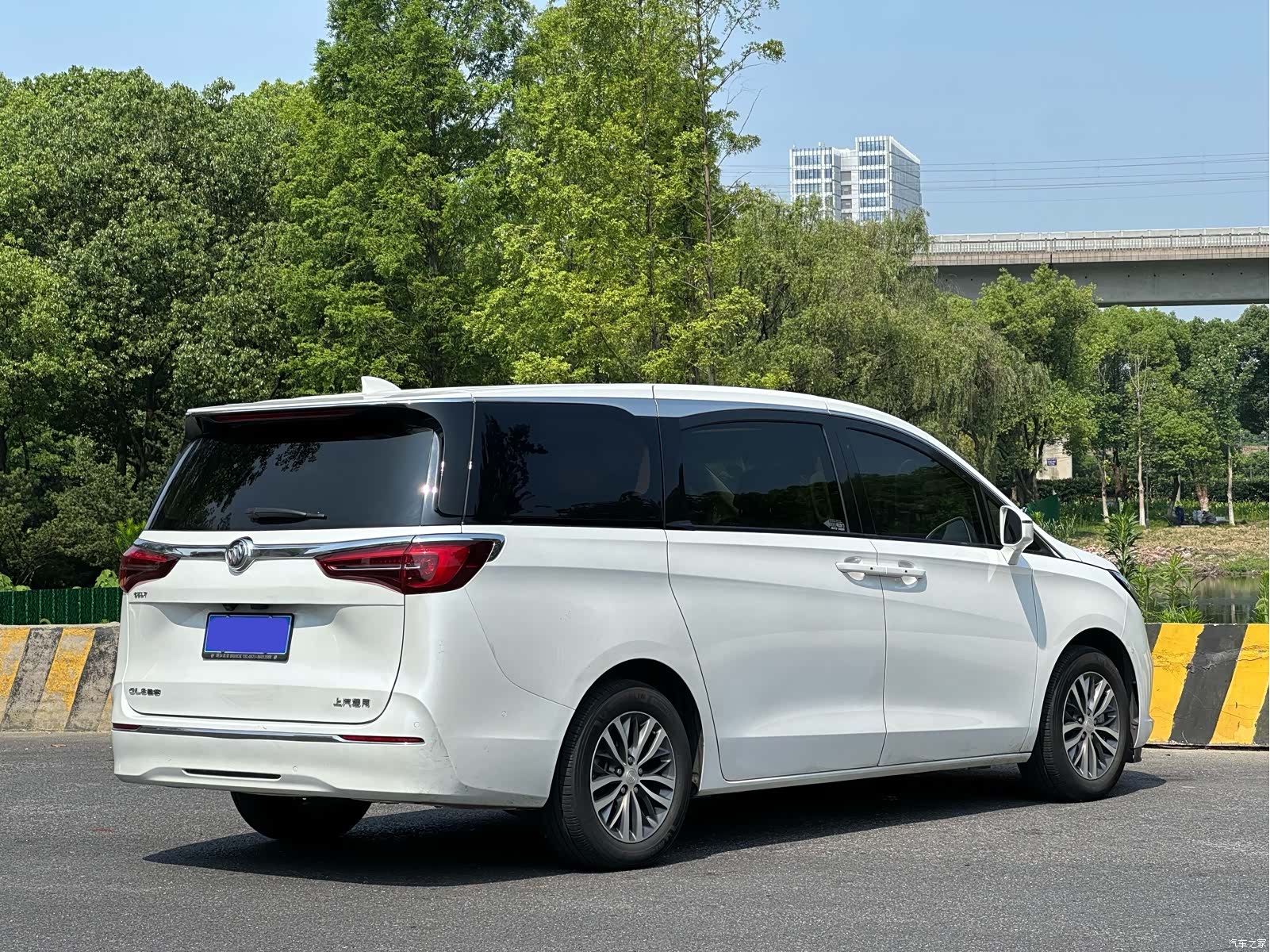 Buick GL8, 2022 7