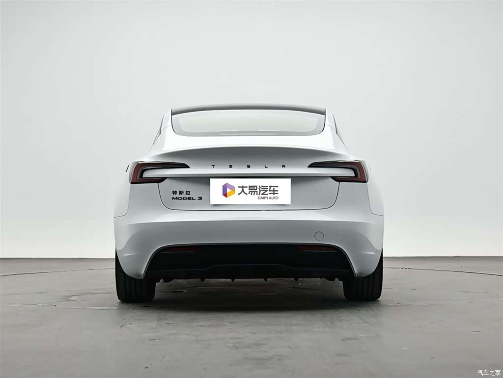 Tesla Model 3, 2025 4