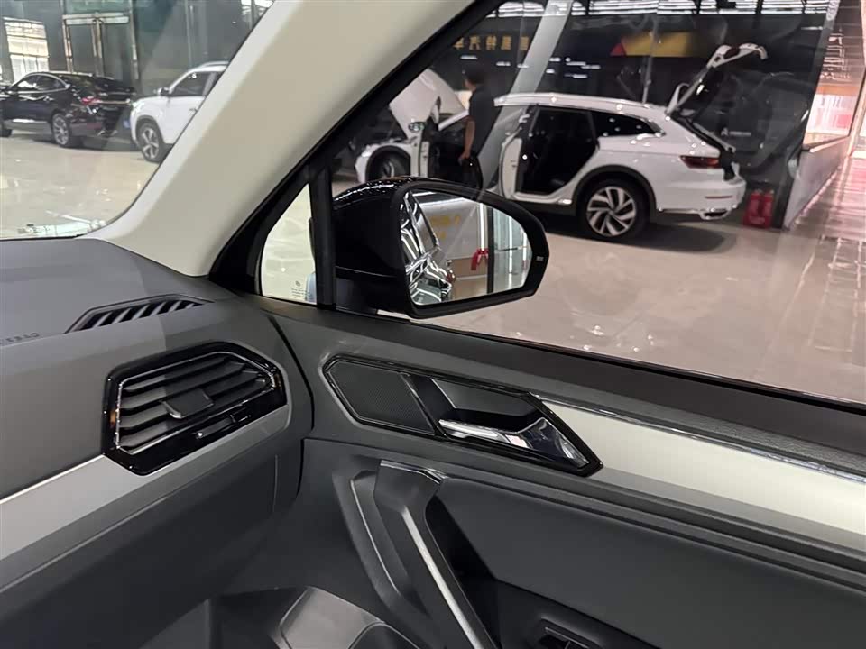Volkswagen Tiguan L Volkswagen Tiguan L
