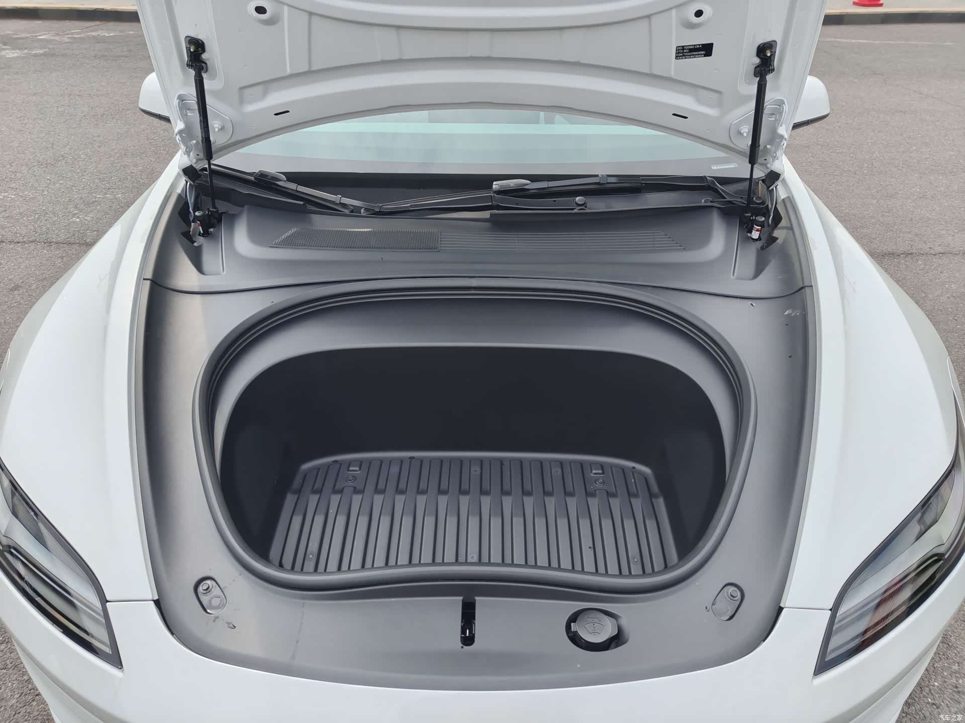 Tesla Model 3, 2024 14