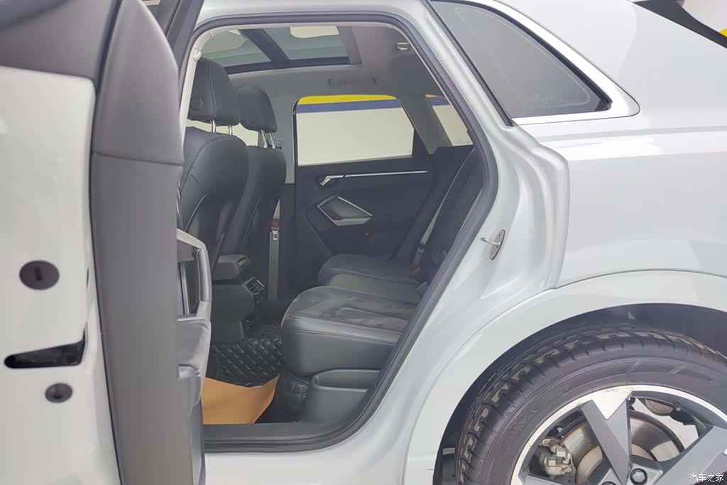 Audi Q3, 2021 11