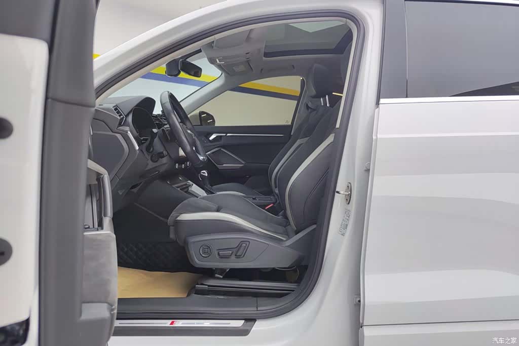 Audi Q3, 2021 9