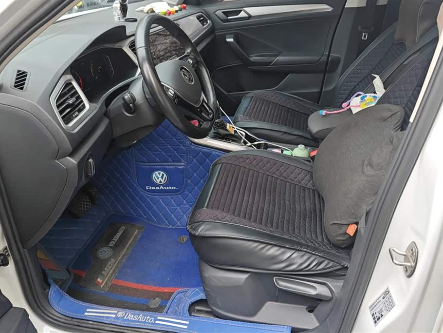 Volkswagen T-ROC exploring Songs