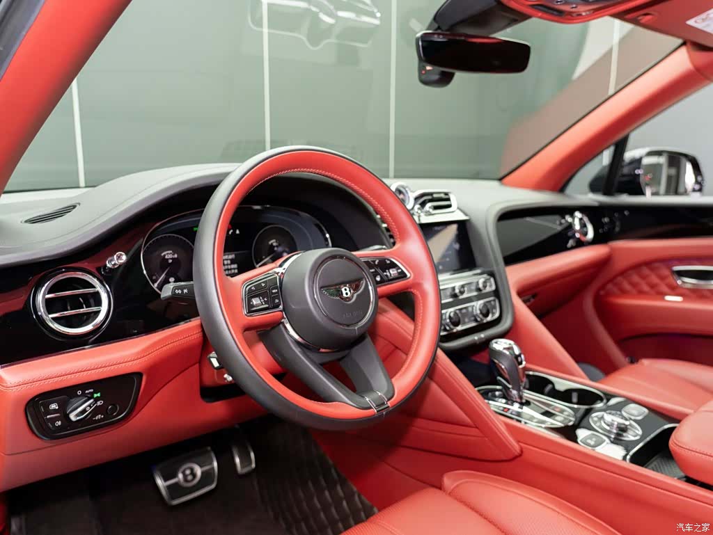 Bentley Bentayga, 2022 9