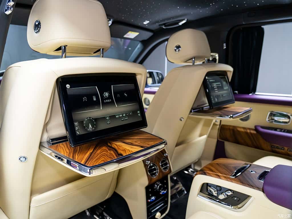 Rolls-Royce Cullinan, 2022 16
