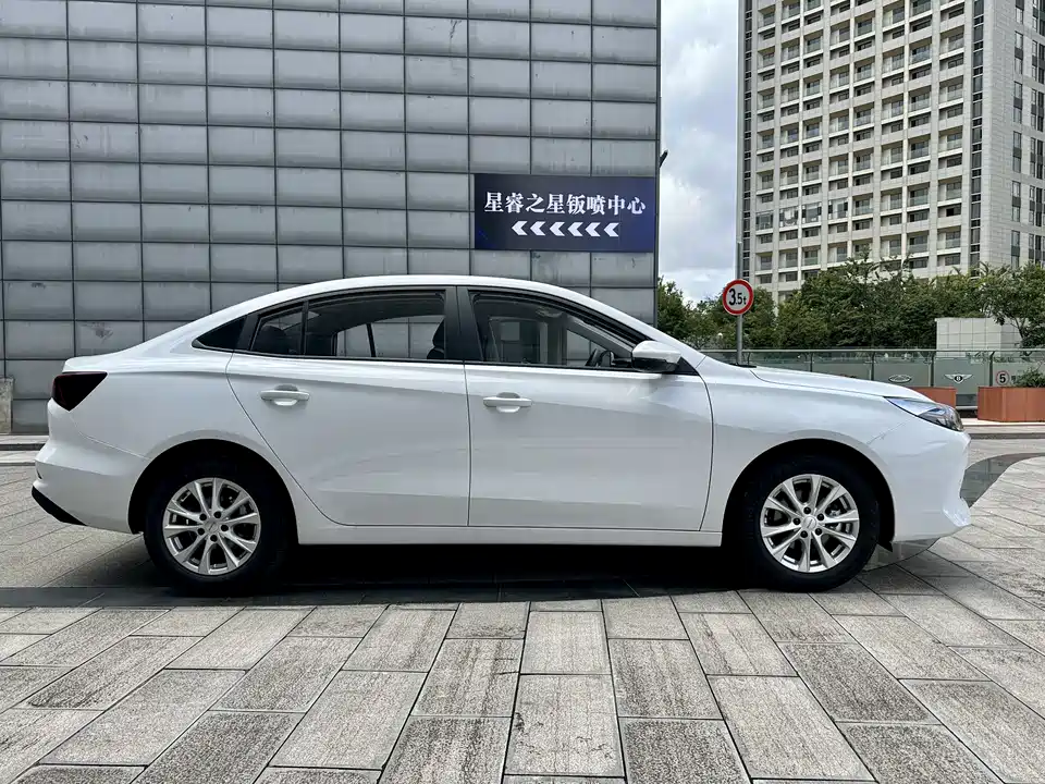 Roewe i5