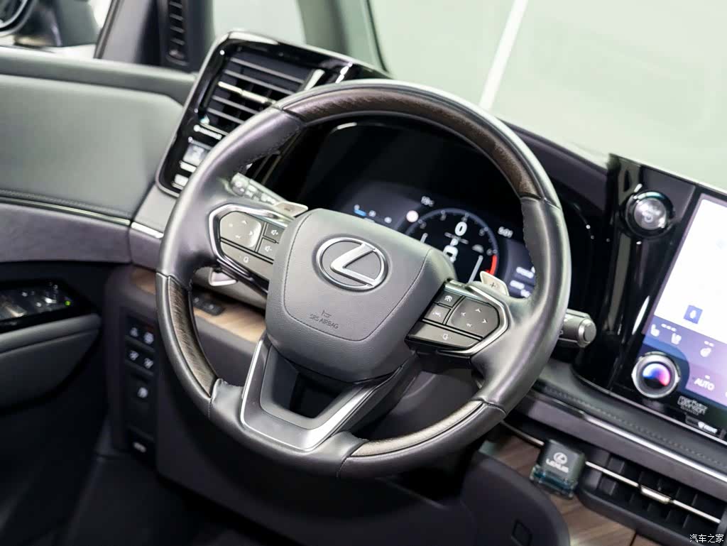 Lexus LM, 2024 16