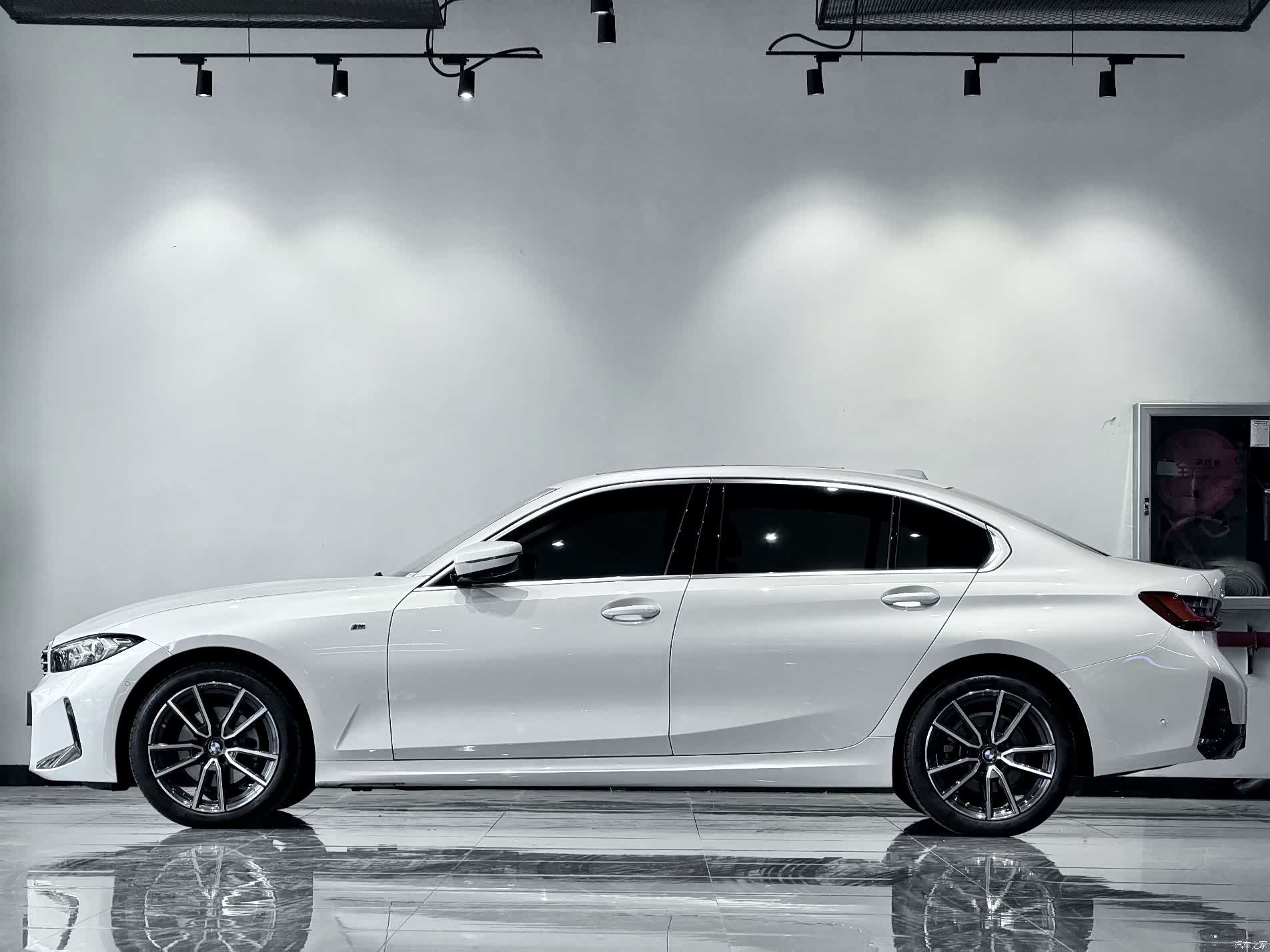 BMW 3 Series, 2023 все фото