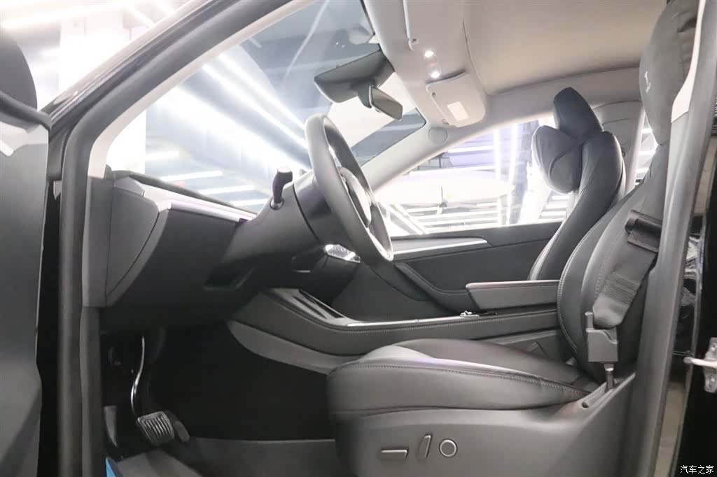 Tesla Model Y, 2024 17