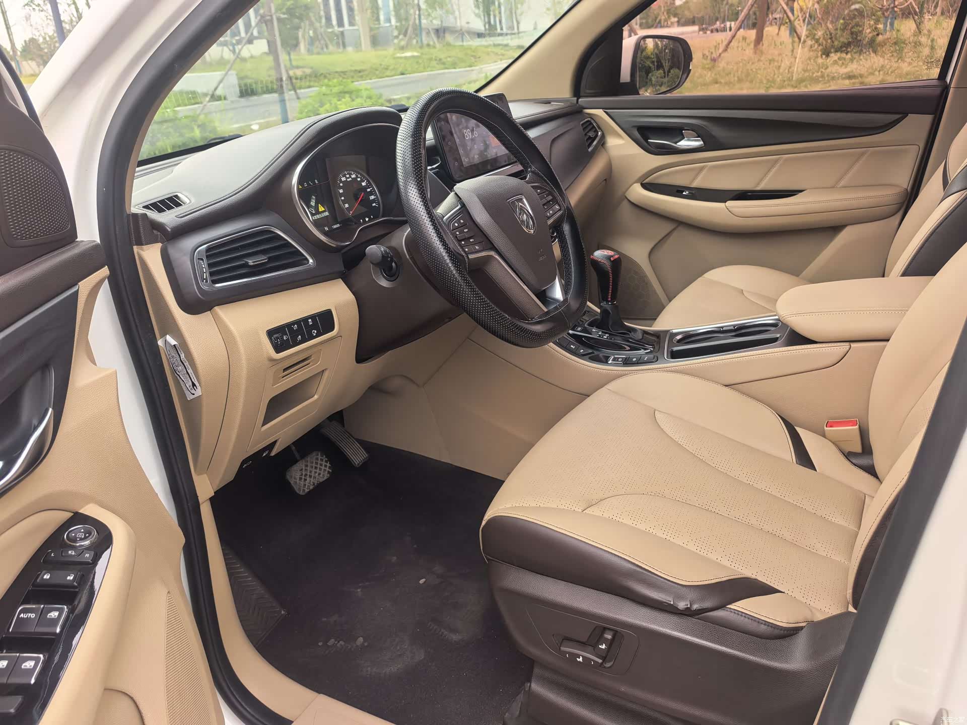 Wuling 730, 2017 9