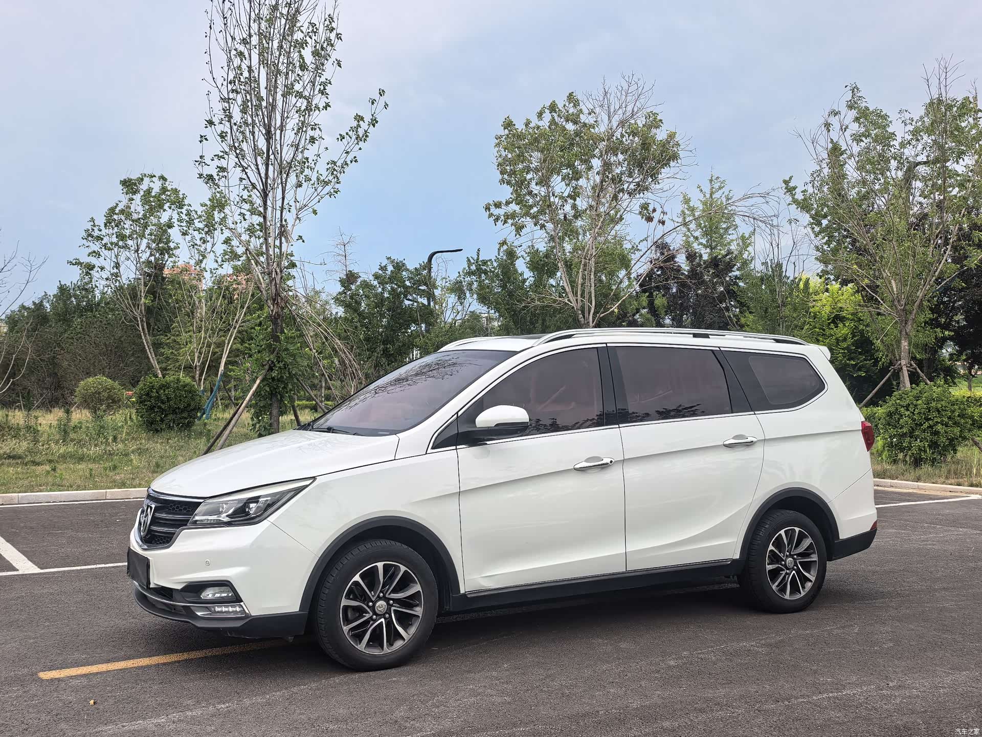Wuling 730, 2017 1