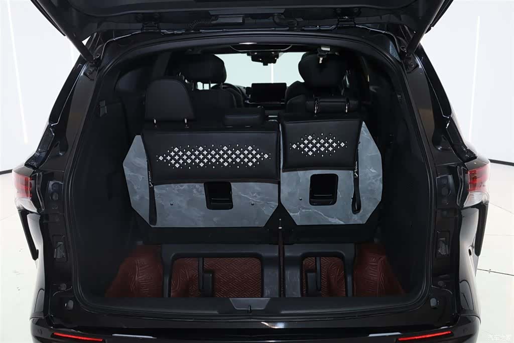 Toyota Granvia, 2024 12