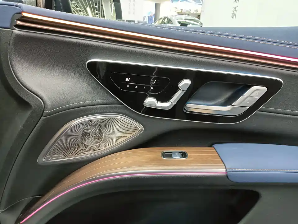 Mercedes-Benz EQS SUV