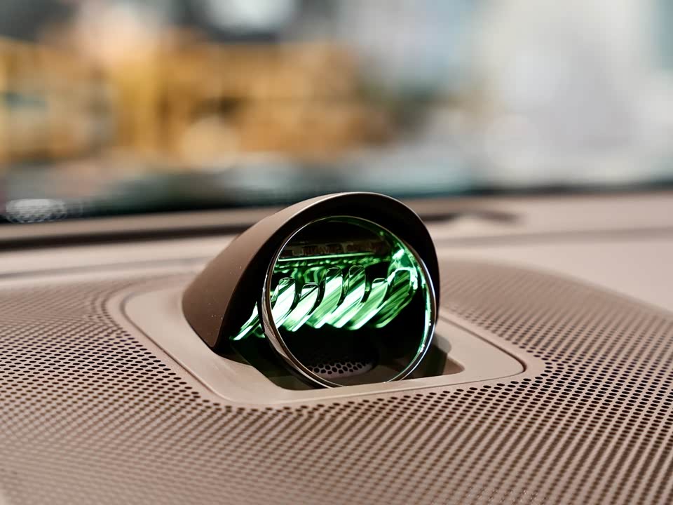 AITO Ask the world M9