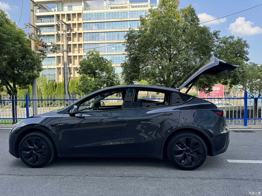 Tesla Model Y, 2024 7