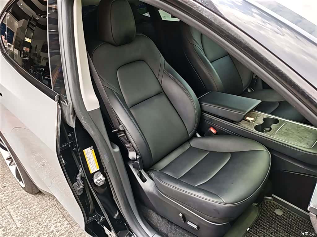 Tesla Model Y, 2023 25