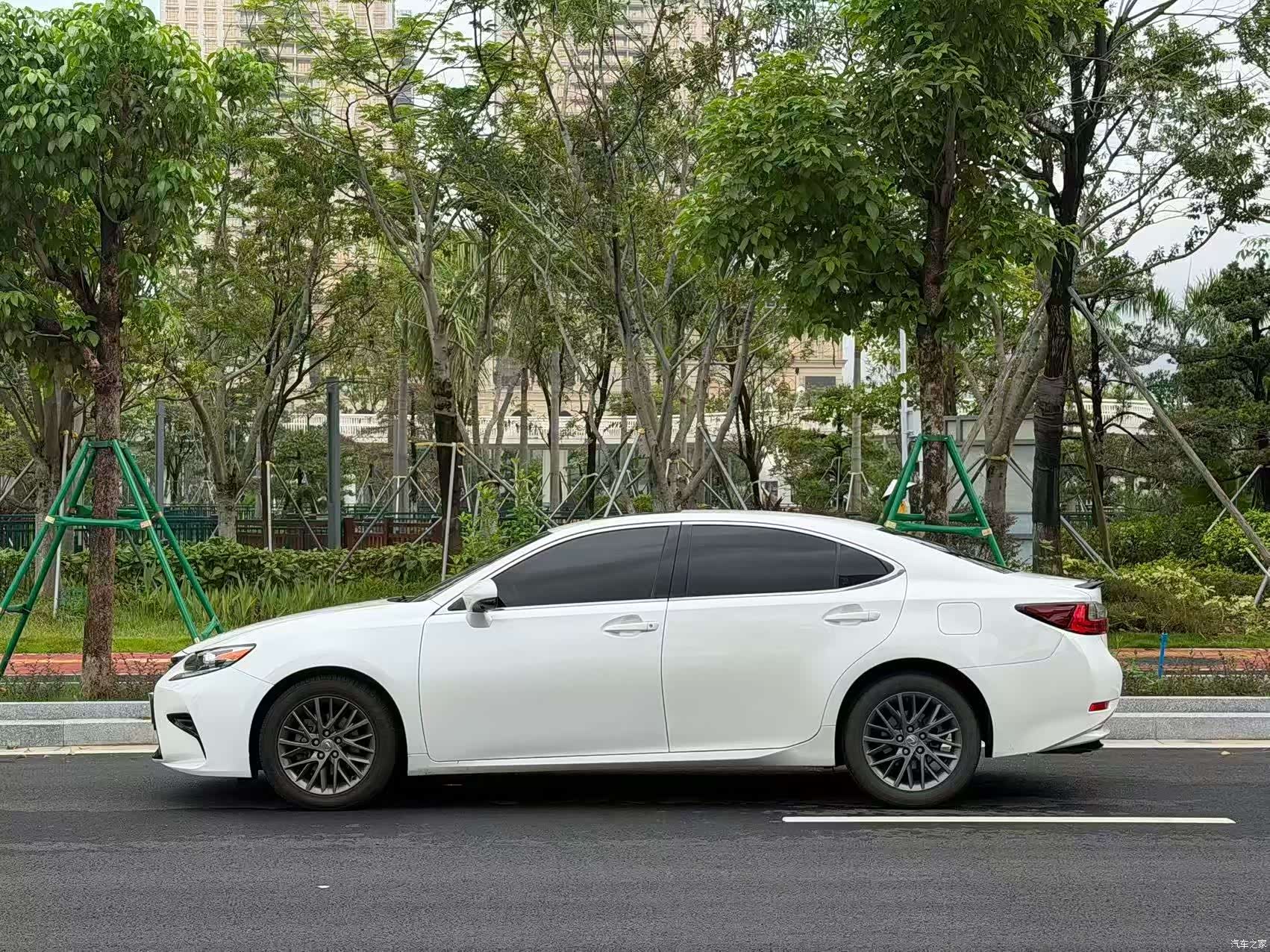 Lexus ES, 2018 3