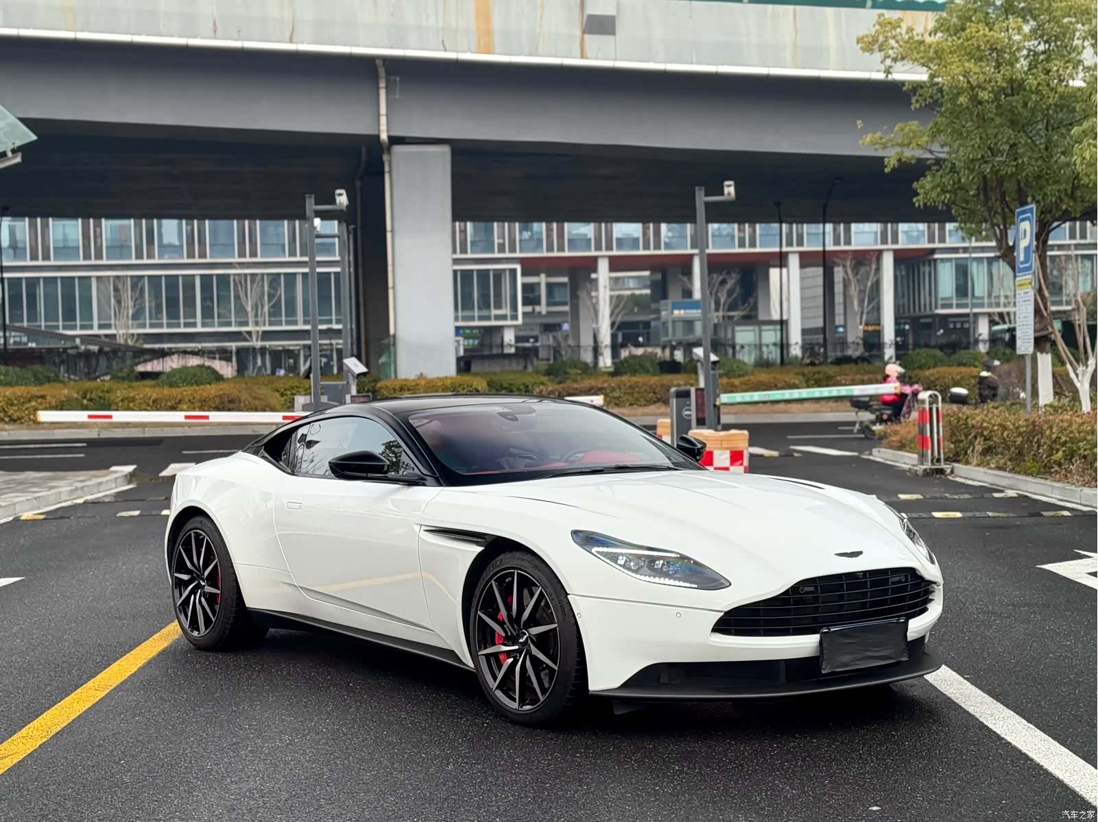 Aston Martin DB11, 2020 3