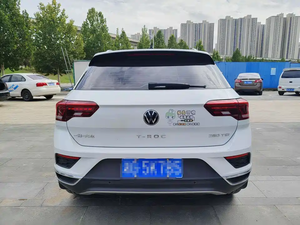 Volkswagen T-ROC exploring Songs