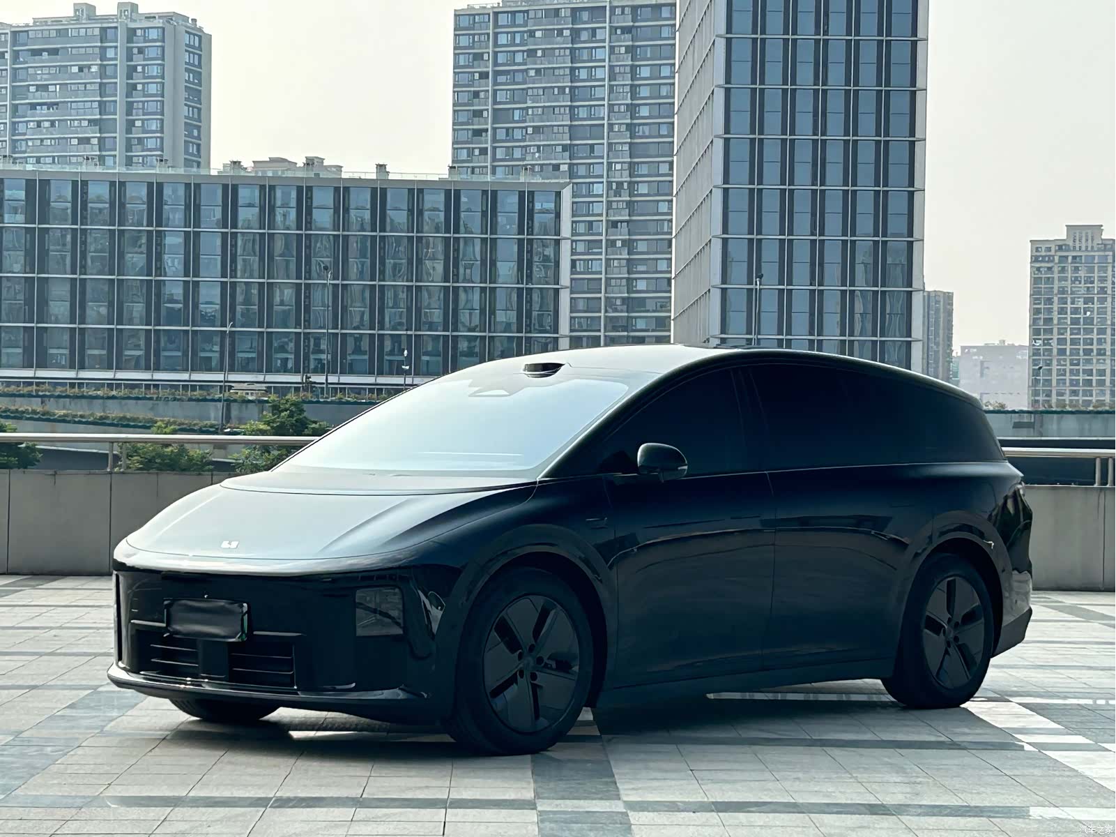 Li Auto i8, 2025 1