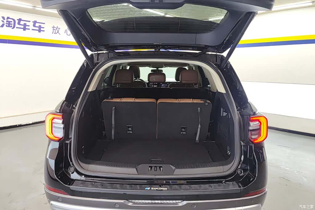Ford Explorer, 2023 4