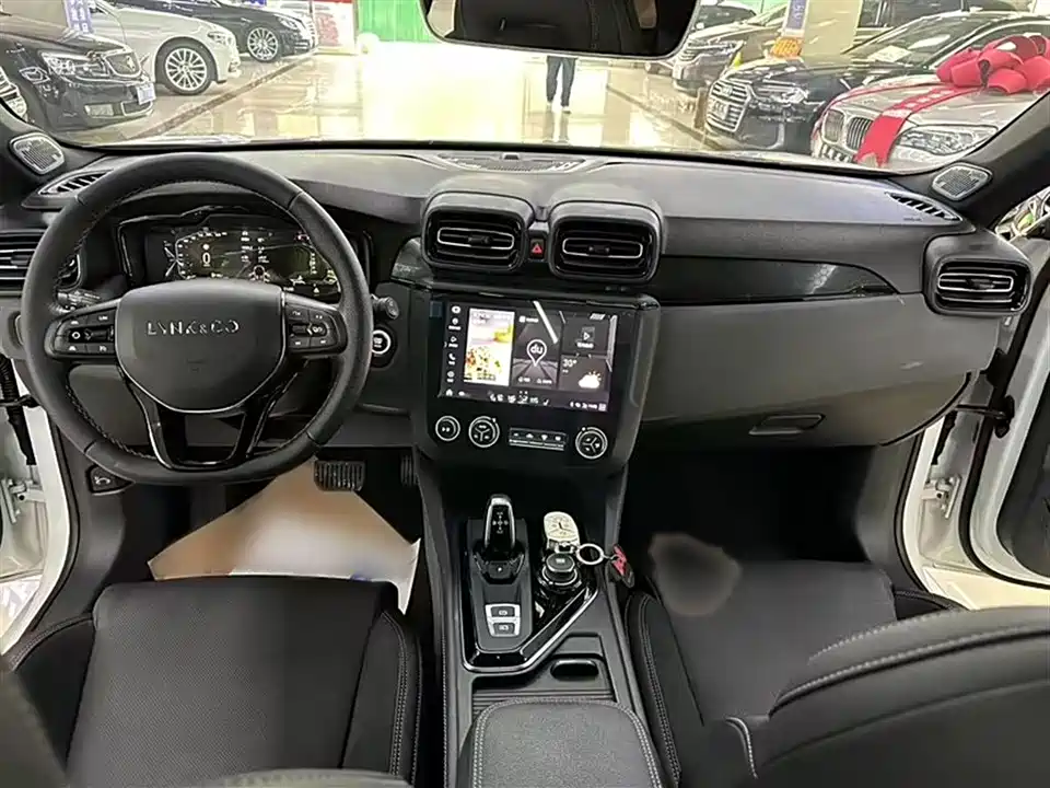 Lynk & Co 02