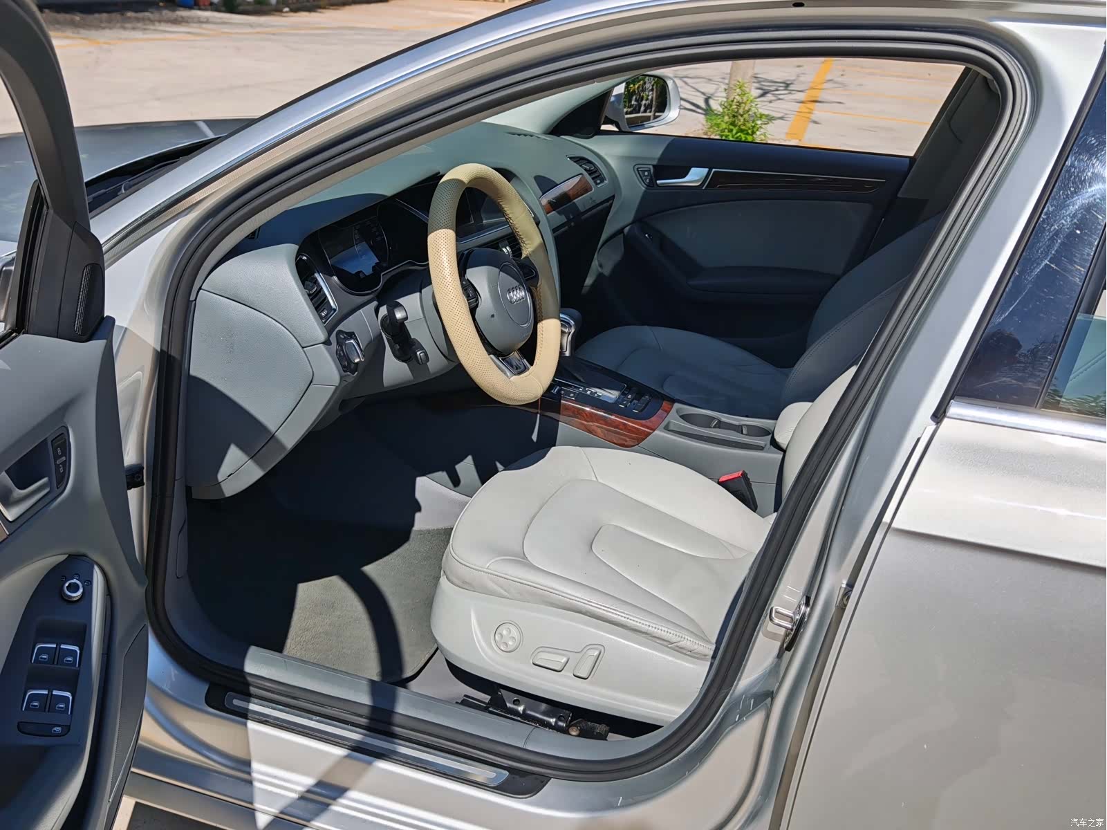 Audi A4L, 2012 32