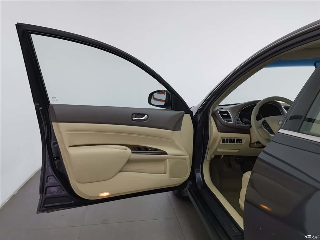 Nissan Teana, 2010 8