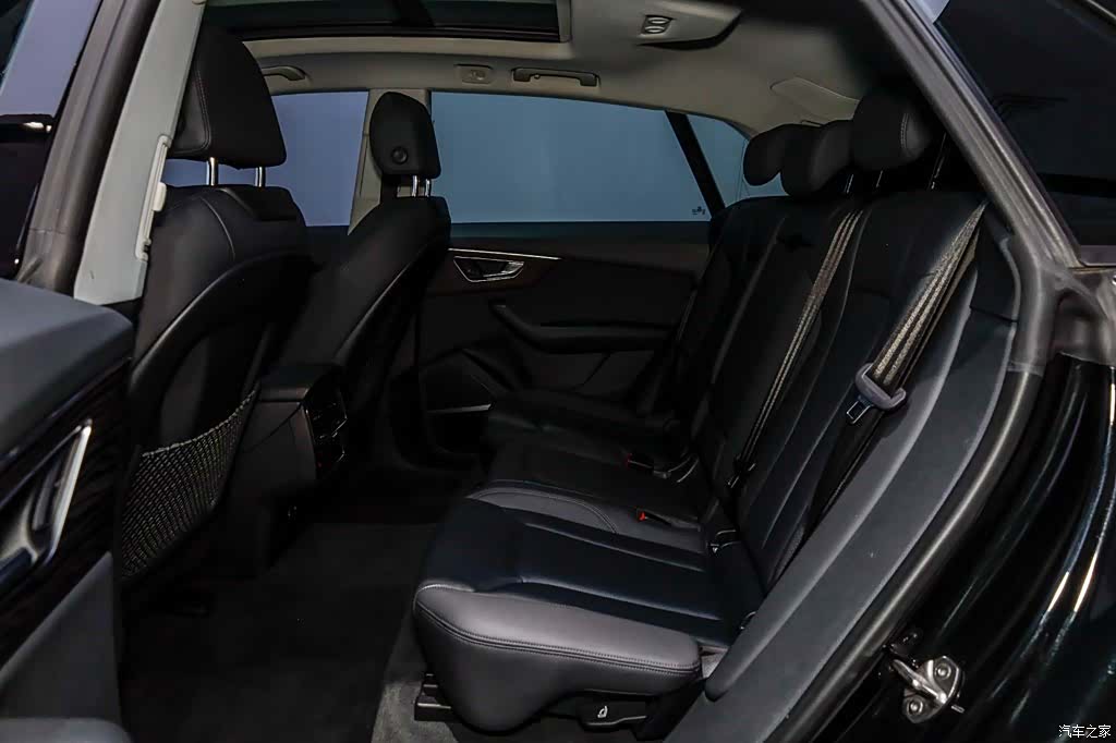 Audi Q8, 2023 10