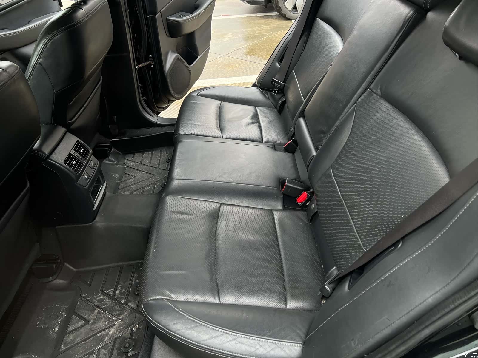 Subaru Outback, 2015 11