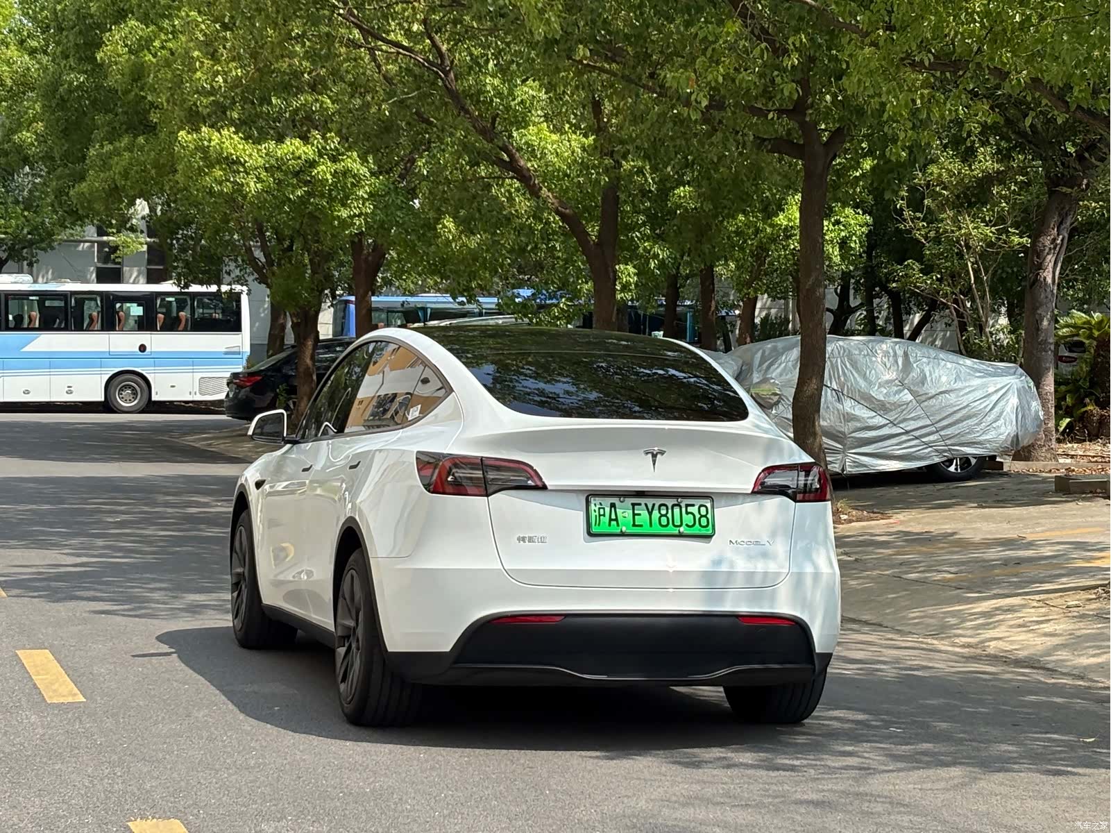 Tesla Model Y, 2024 17
