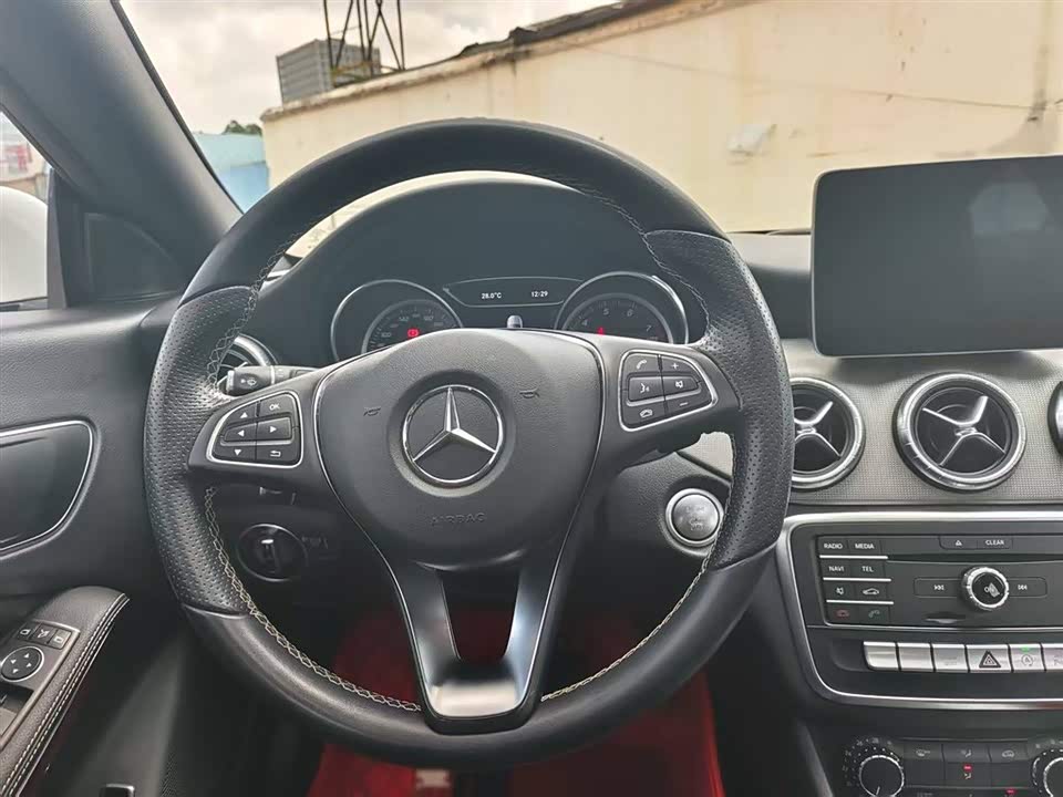 Mercedes-Benz CLA Mercedes-Benz CLA