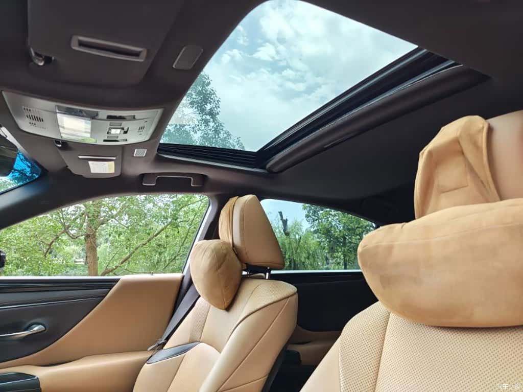 Lexus ES, 2020 4