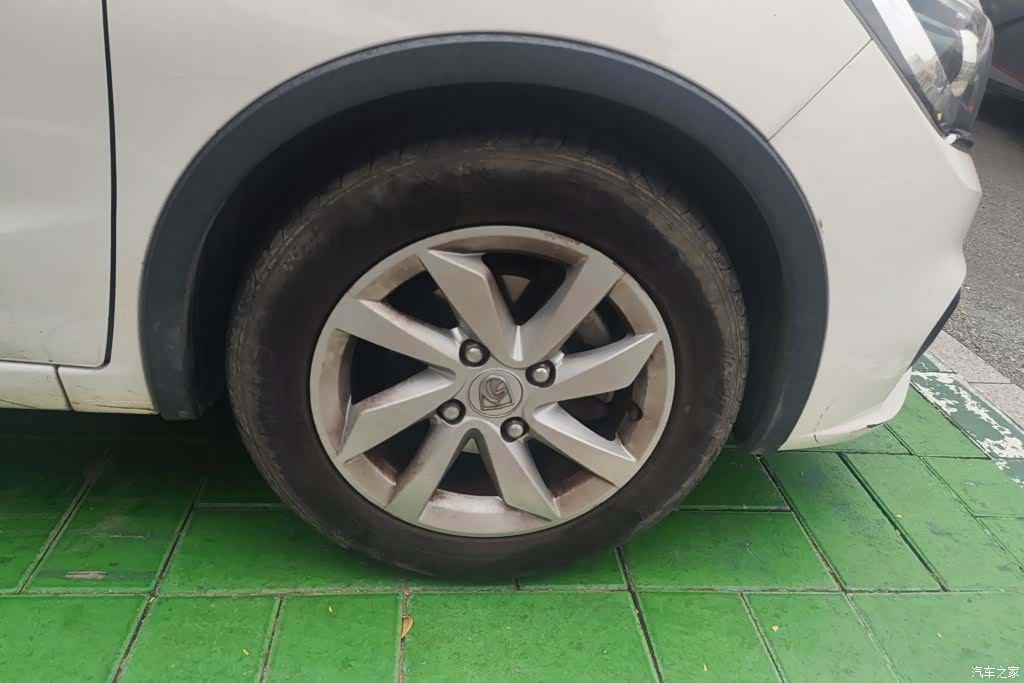 Wuling 310W, 2019 6