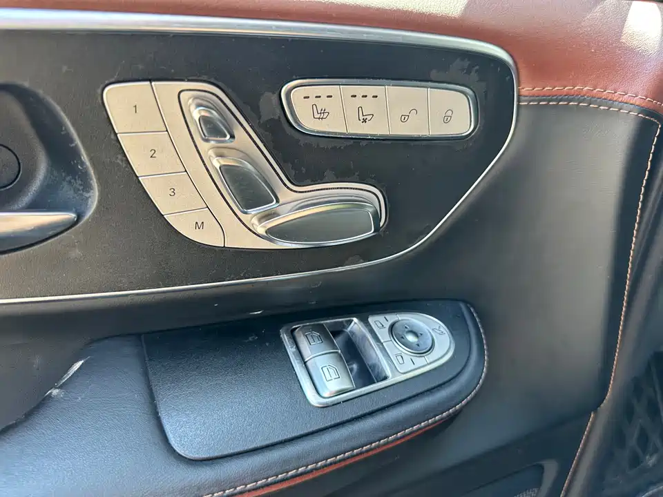 Mercedes-Benz V-class