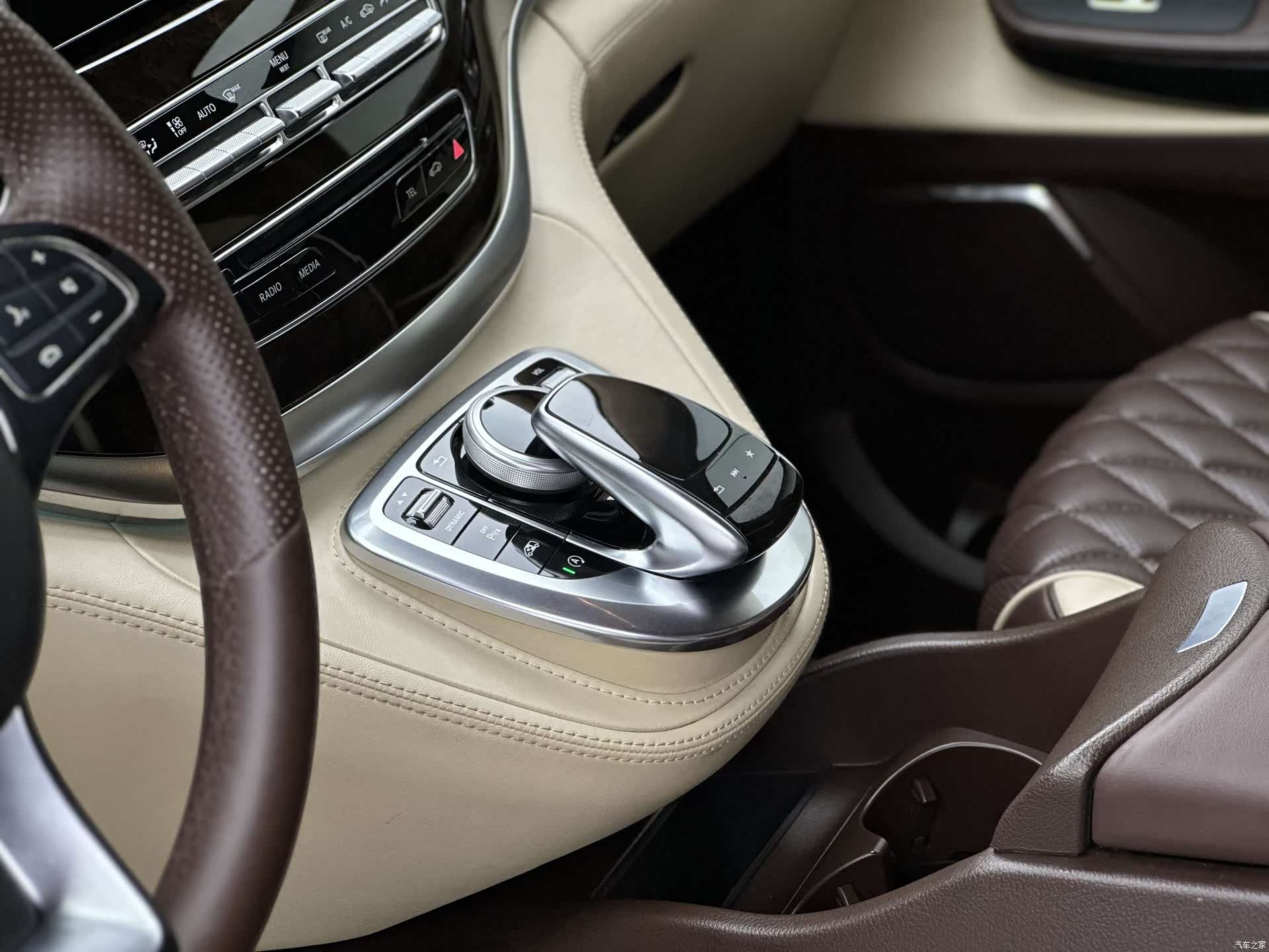 Mercedes-Benz V-Class, 2019 9