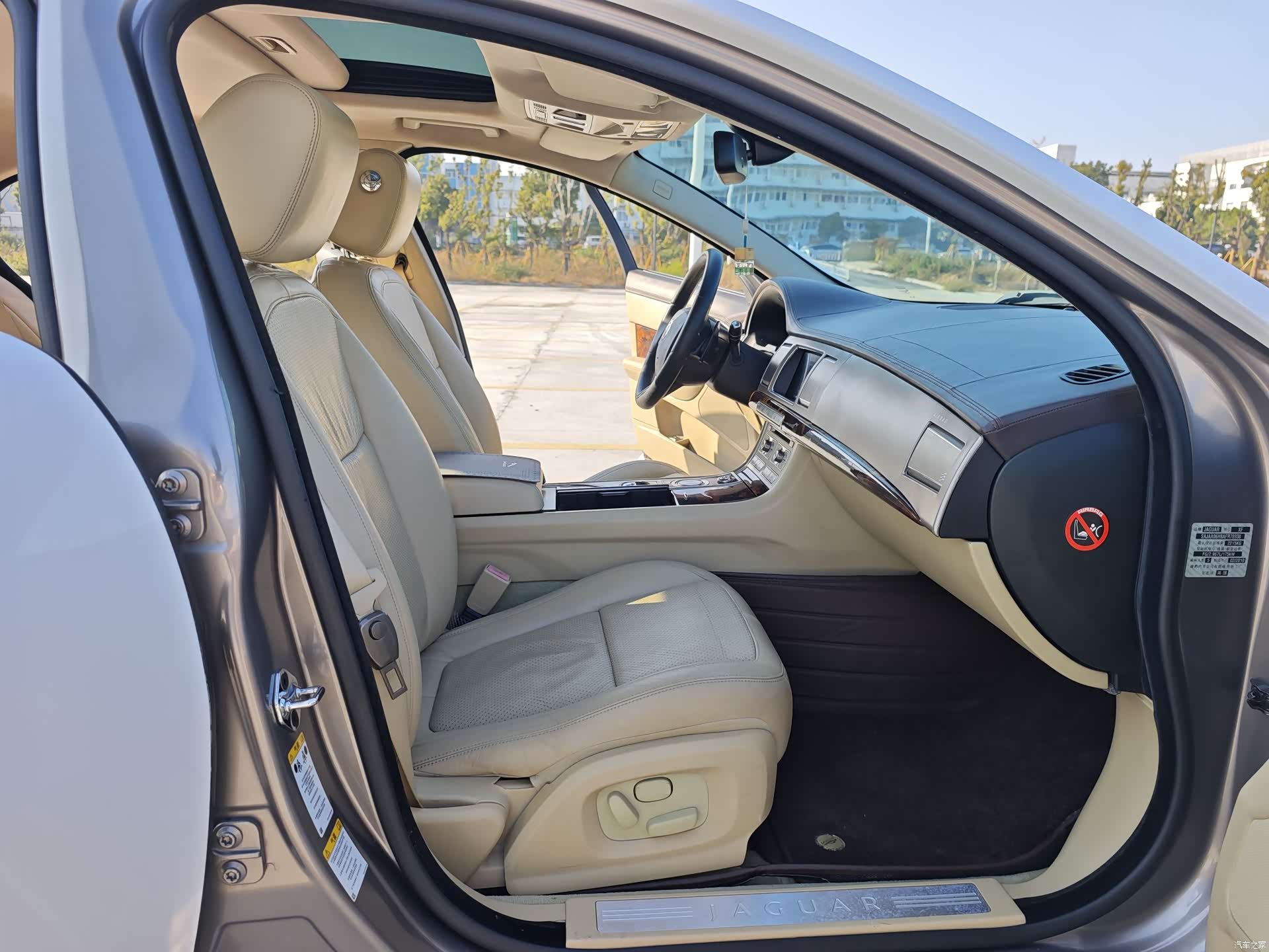 Jaguar XF, 2010 15
