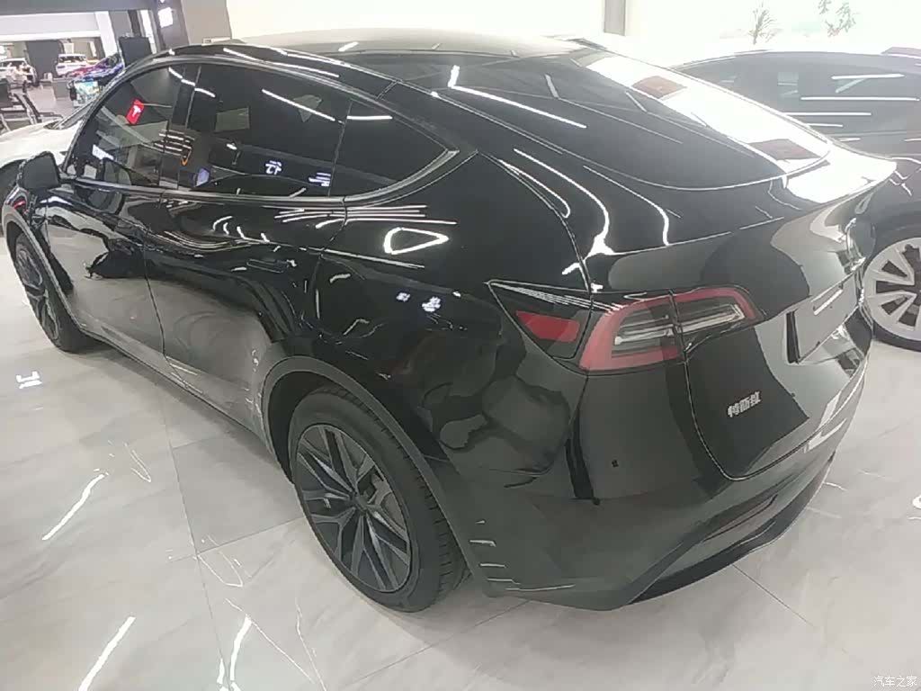 Tesla Model Y, 2023 все фото
