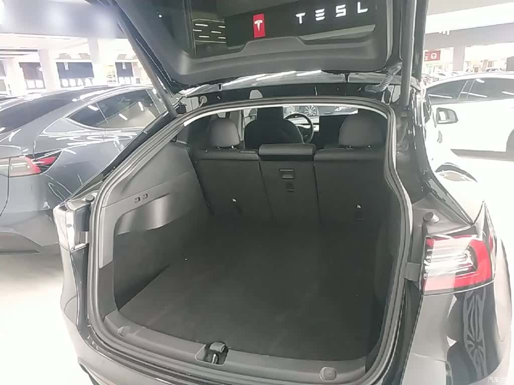 Tesla Model Y, 2023 19