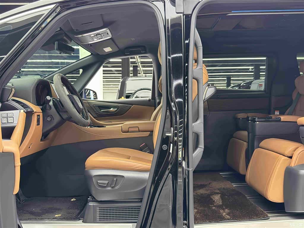 Toyota Vellfire, 2025 8