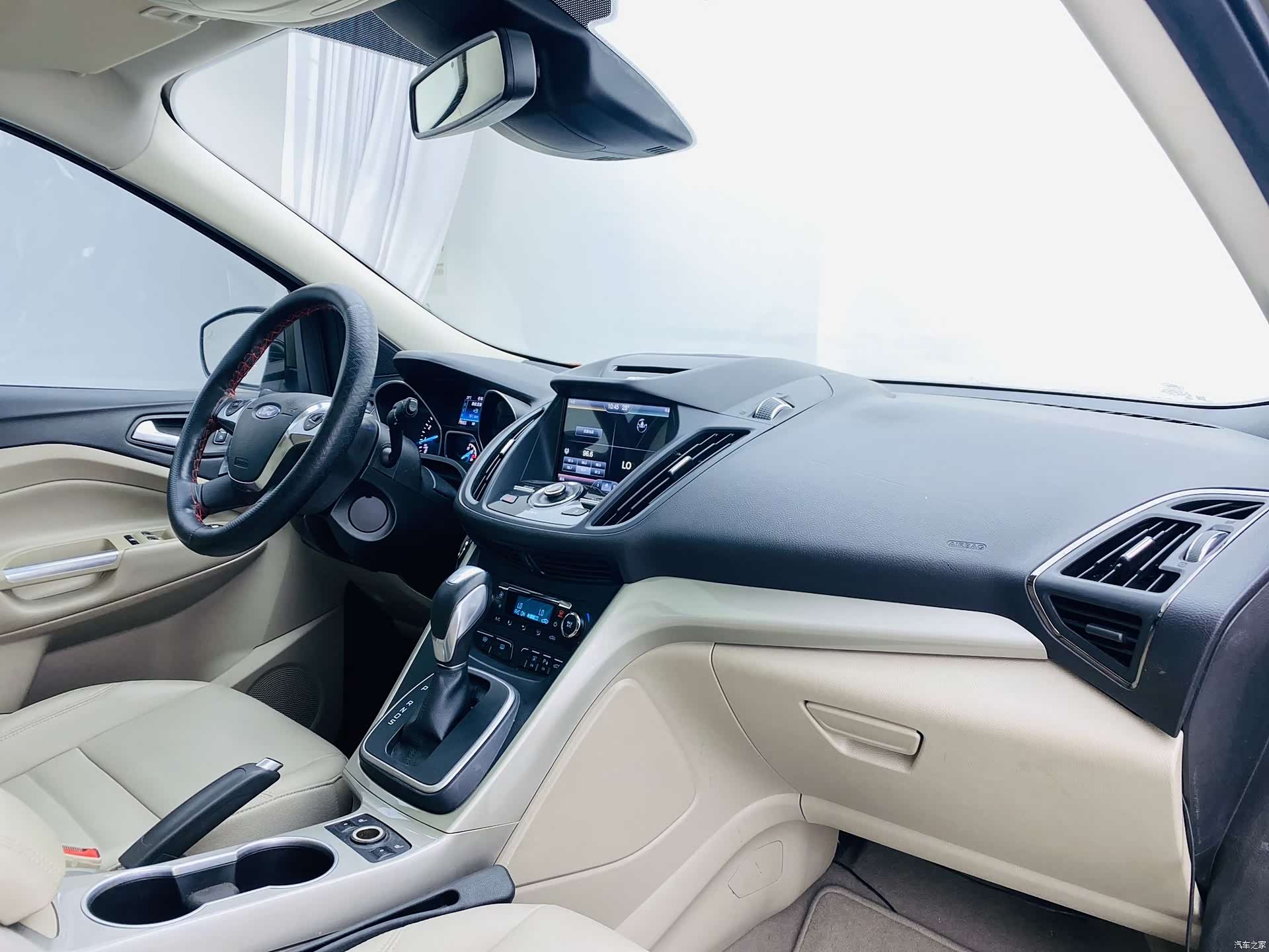 Ford Kuga, 2015 12