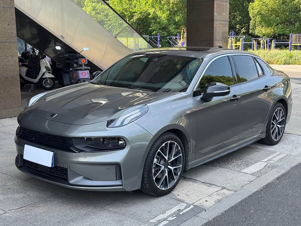 Lynk & Co 03