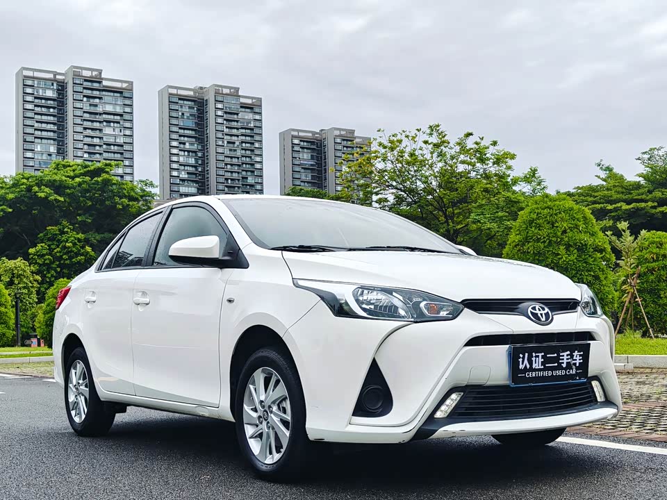 Toyota YARiS L to enjoy