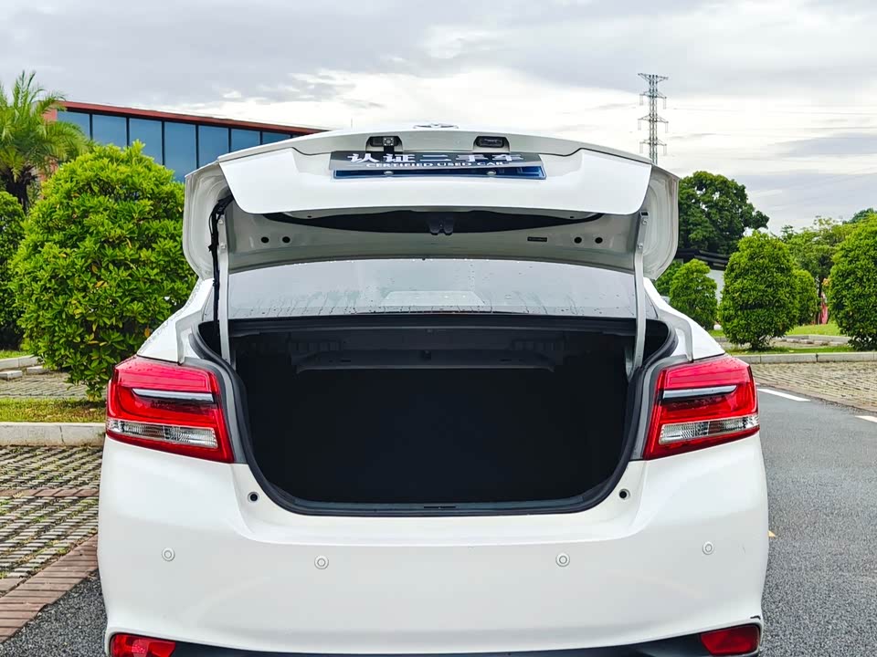 Toyota YARiS L to enjoy