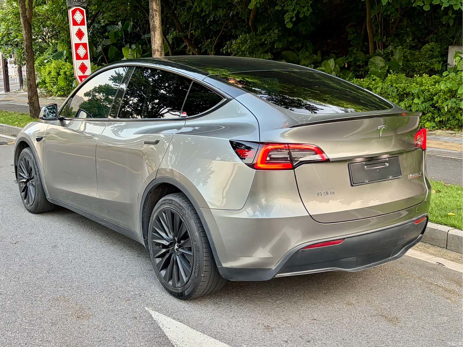 Tesla Model Y, 2024 7
