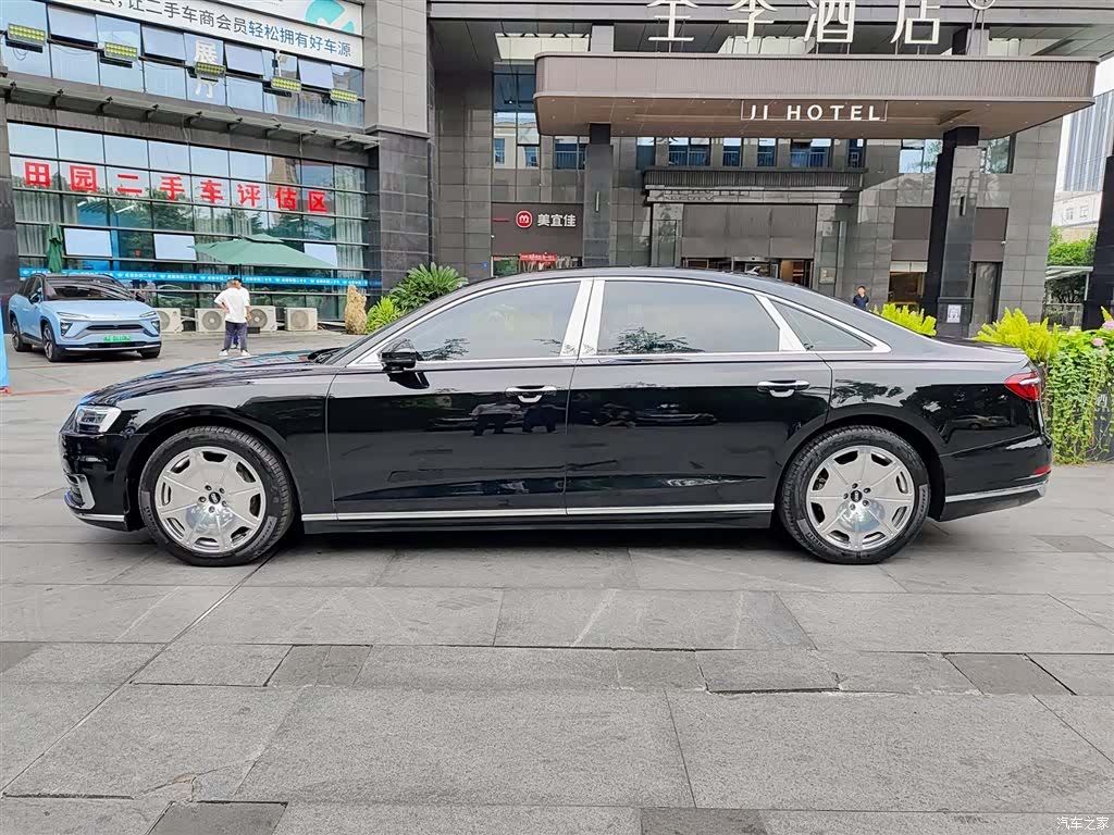 Audi A8L, 2021 3