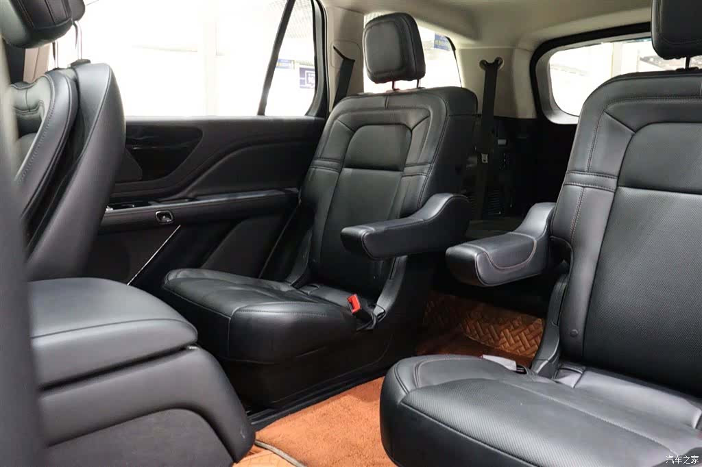 Lincoln Aviator, 2022 10