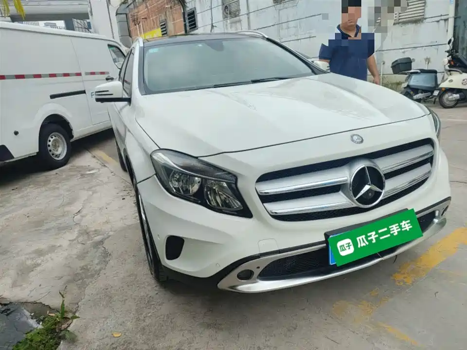 Mercedes-Benz GLA Mercedes-Benz GLA