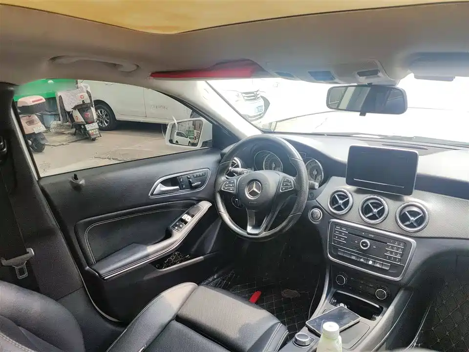 Mercedes-Benz GLA Mercedes-Benz GLA